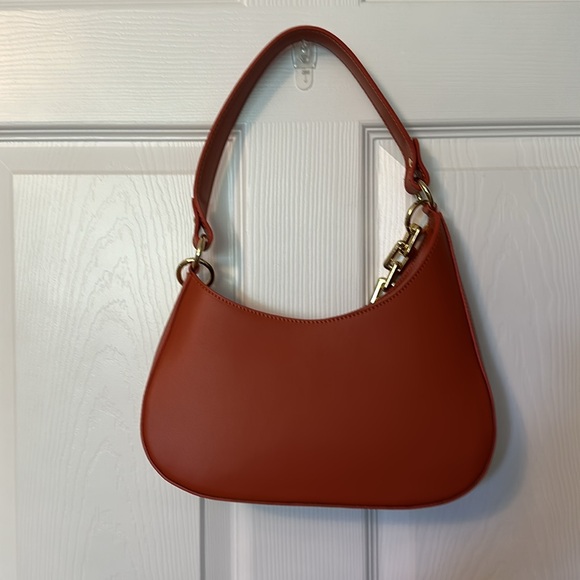 Italian Leather Deep Orange Crossbody Bag with Gold Chain. Excellent Condition. - Picture 2 of 10